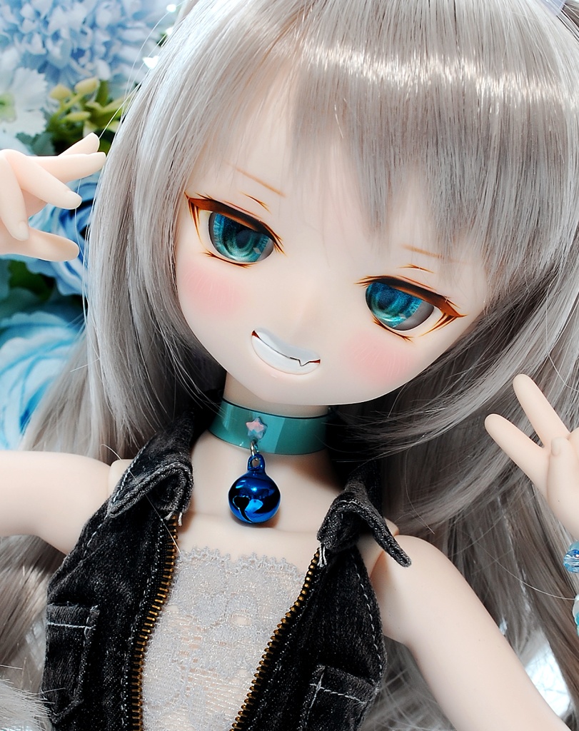 【展示】DDH-01(セミホワイト肌)カスタムヘッド+自作レジンアイ1組+アクセサリーセット