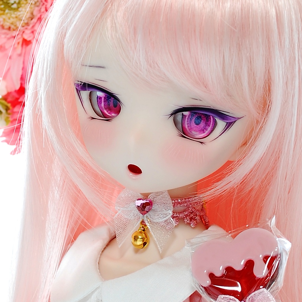 DDH-01（セミホワイト肌）カスタムヘッド+自作レジンアイ1組+舌パーツ+ブレスレット2個