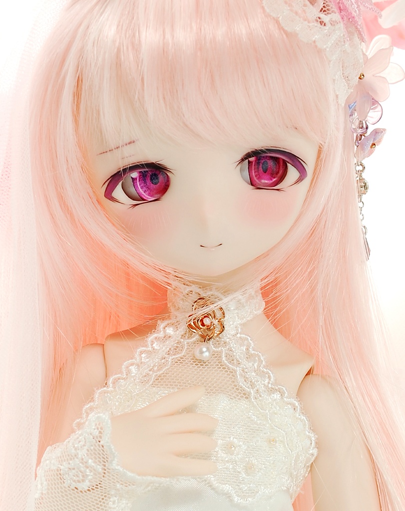 【展示】DDH-01(セミホワイト肌)カスタムヘッド+レジンアイ1組+ヘアアクセサリー1点