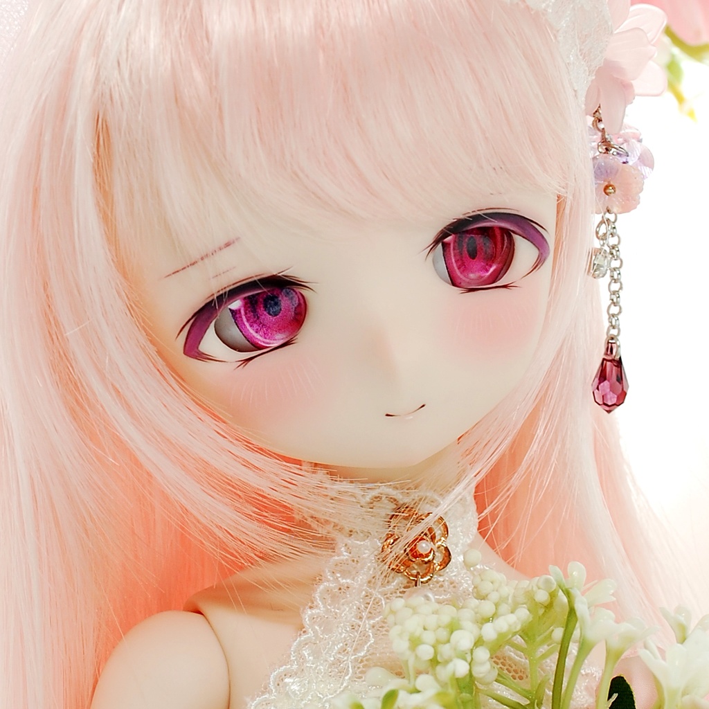 【展示】DDH-01（セミホワイト肌）カスタムヘッド+レジンアイ1組+ヘアアクセサリー1点
