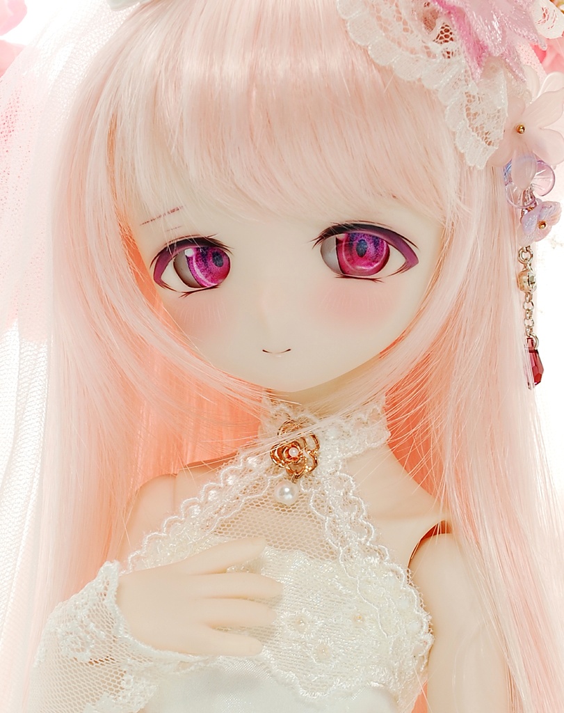 【展示】DDH-01(セミホワイト肌)カスタムヘッド+レジンアイ1組+ヘアアクセサリー1点