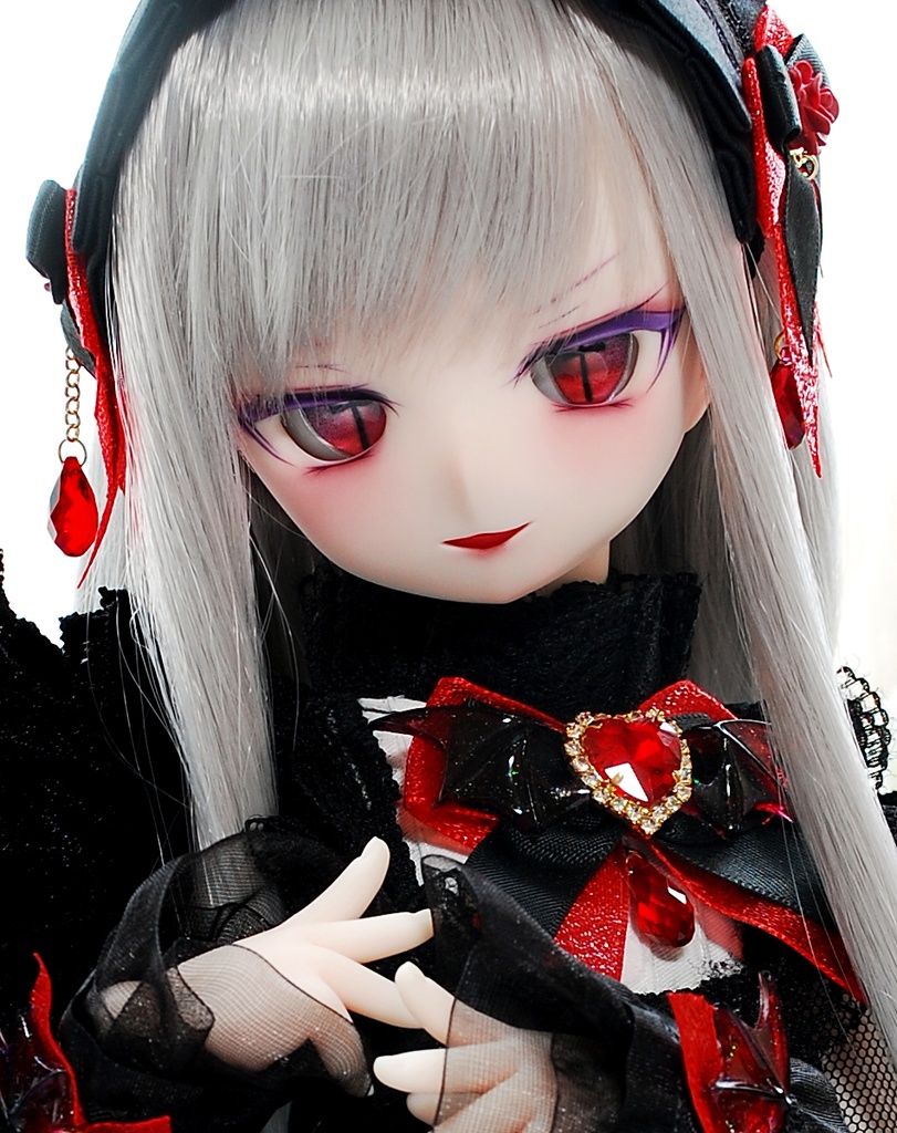 【展示】DDH-01(セミホワイト肌)カスタムヘッド+自作レジンアイ2組+舌パーツ2組+アクセサリーセット