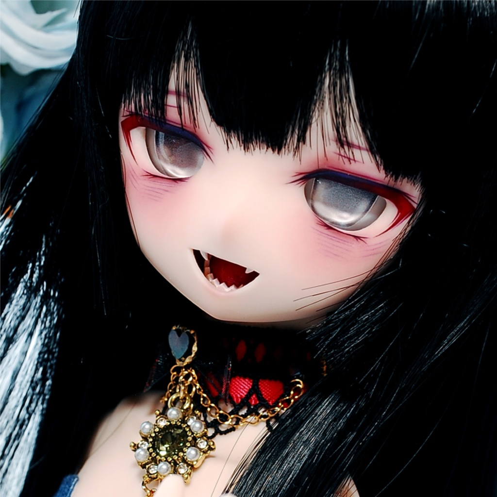 【10/26(日)の20時から販売】DDH-01（セミホワイト肌）カスタムヘッド+自作レジンアイ1組+アクセサリー1組