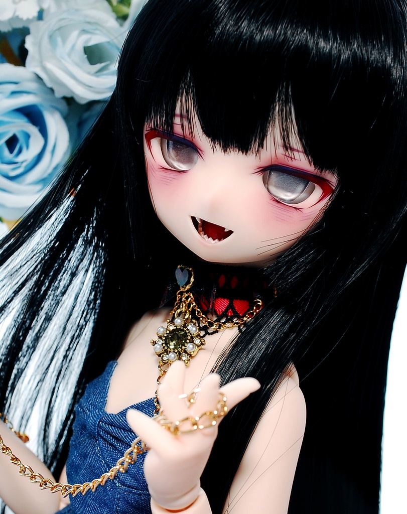 【お迎えありがとうございました!】DDH-01(セミホワイト肌)カスタムヘッド+自作レジンアイ1組+アクセサリー1組