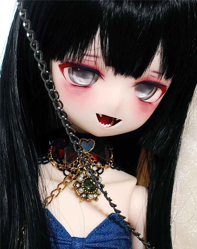 【お迎えありがとうございました!】DDH-01(セミホワイト肌)カスタムヘッド+自作レジンアイ1組+アクセサリー1組