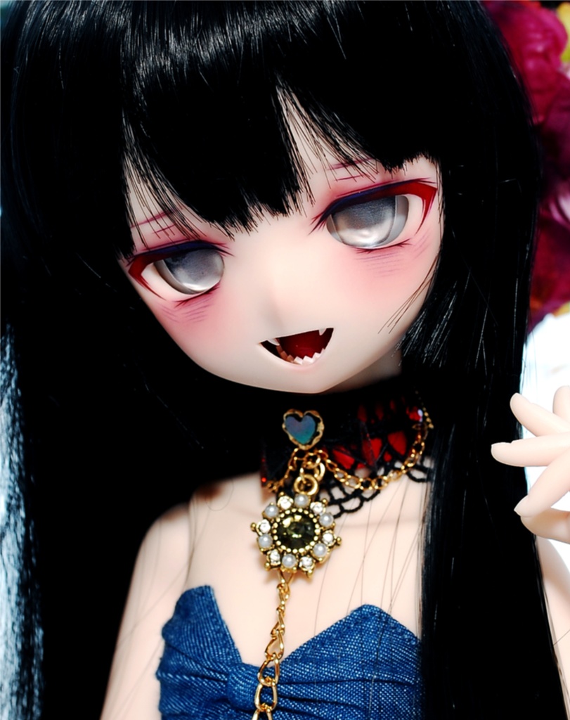 【お迎えありがとうございました!】DDH-01(セミホワイト肌)カスタムヘッド+自作レジンアイ1組+アクセサリー1組