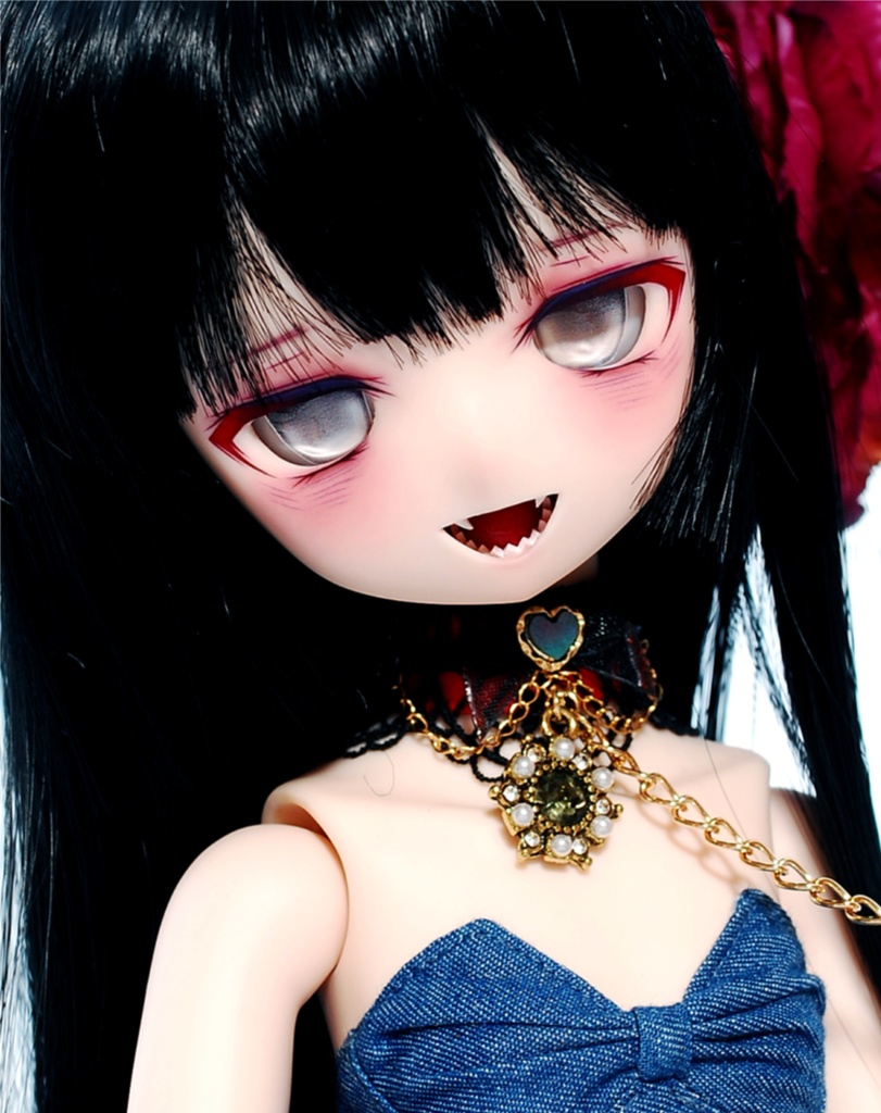 【お迎えありがとうございました!】DDH-01(セミホワイト肌)カスタムヘッド+自作レジンアイ1組+アクセサリー1組