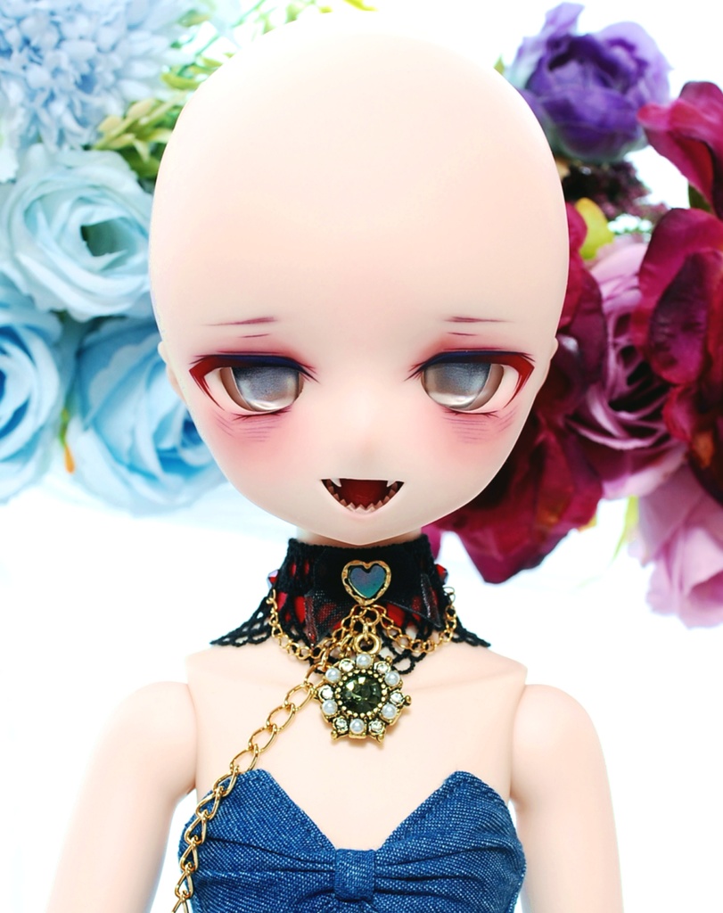 【お迎えありがとうございました!】DDH-01(セミホワイト肌)カスタムヘッド+自作レジンアイ1組+アクセサリー1組