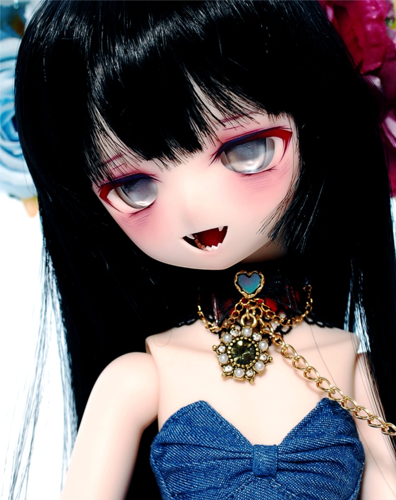 【お迎えありがとうございました!】DDH-01(セミホワイト肌)カスタムヘッド+自作レジンアイ1組+アクセサリー1組