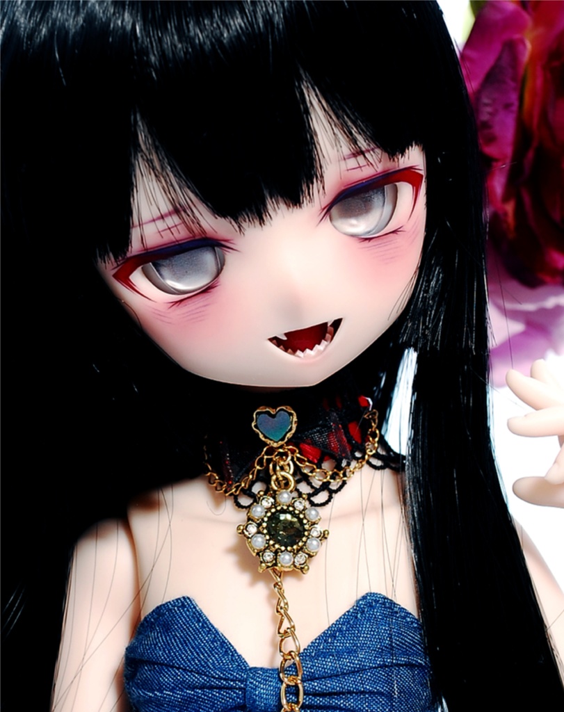 【お迎えありがとうございました!】DDH-01(セミホワイト肌)カスタムヘッド+自作レジンアイ1組+アクセサリー1組