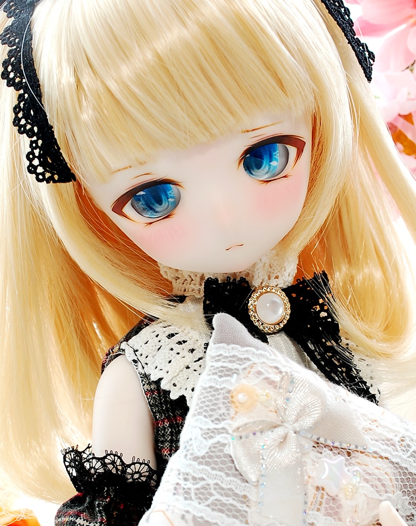 DDH-01(セミホワイト肌)カスタムヘッド+自作レジンアイ1組