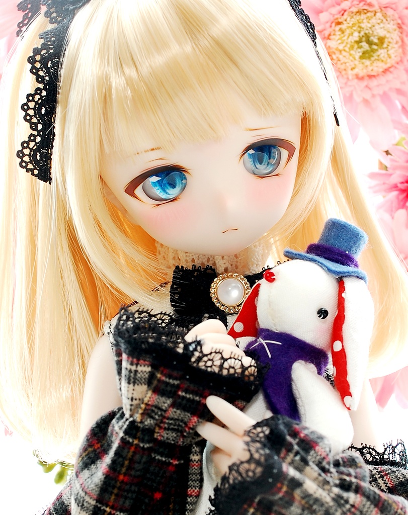 DDH-01(セミホワイト肌)カスタムヘッド+自作レジンアイ1組