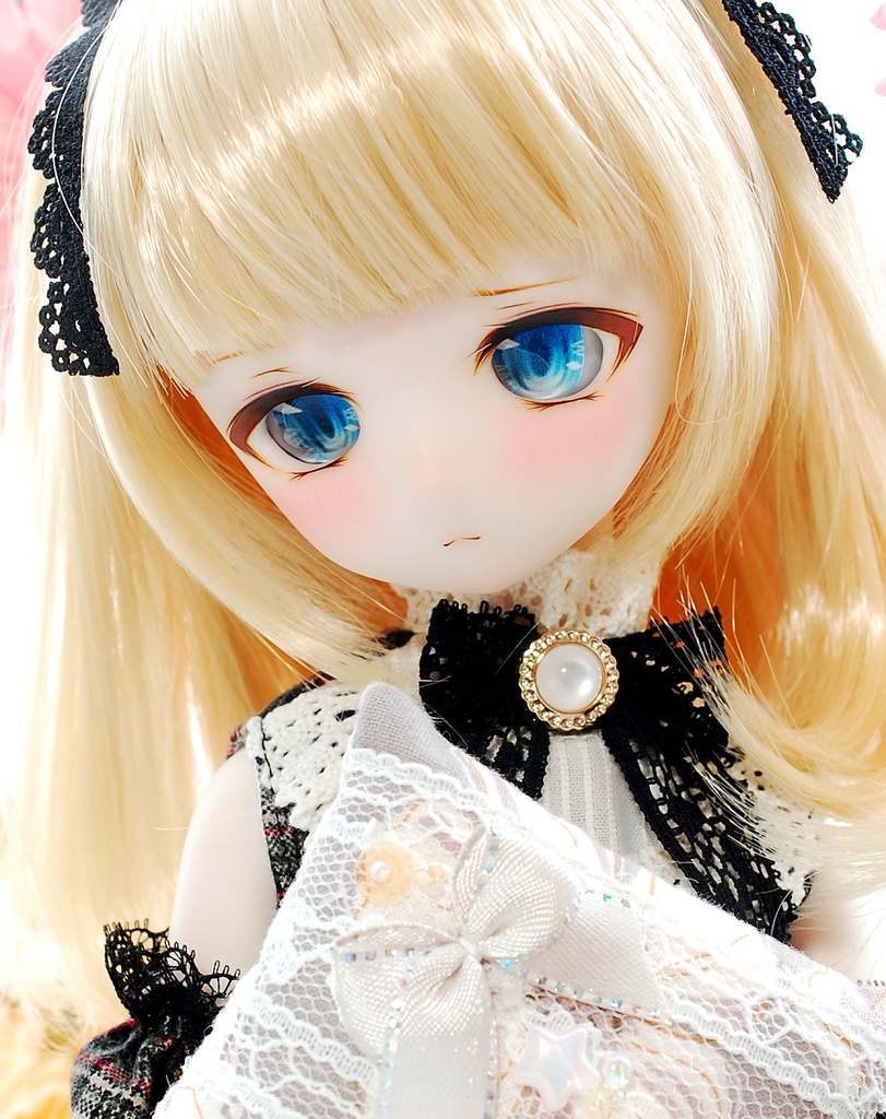 DDH-01(セミホワイト肌)カスタムヘッド+自作レジンアイ1組