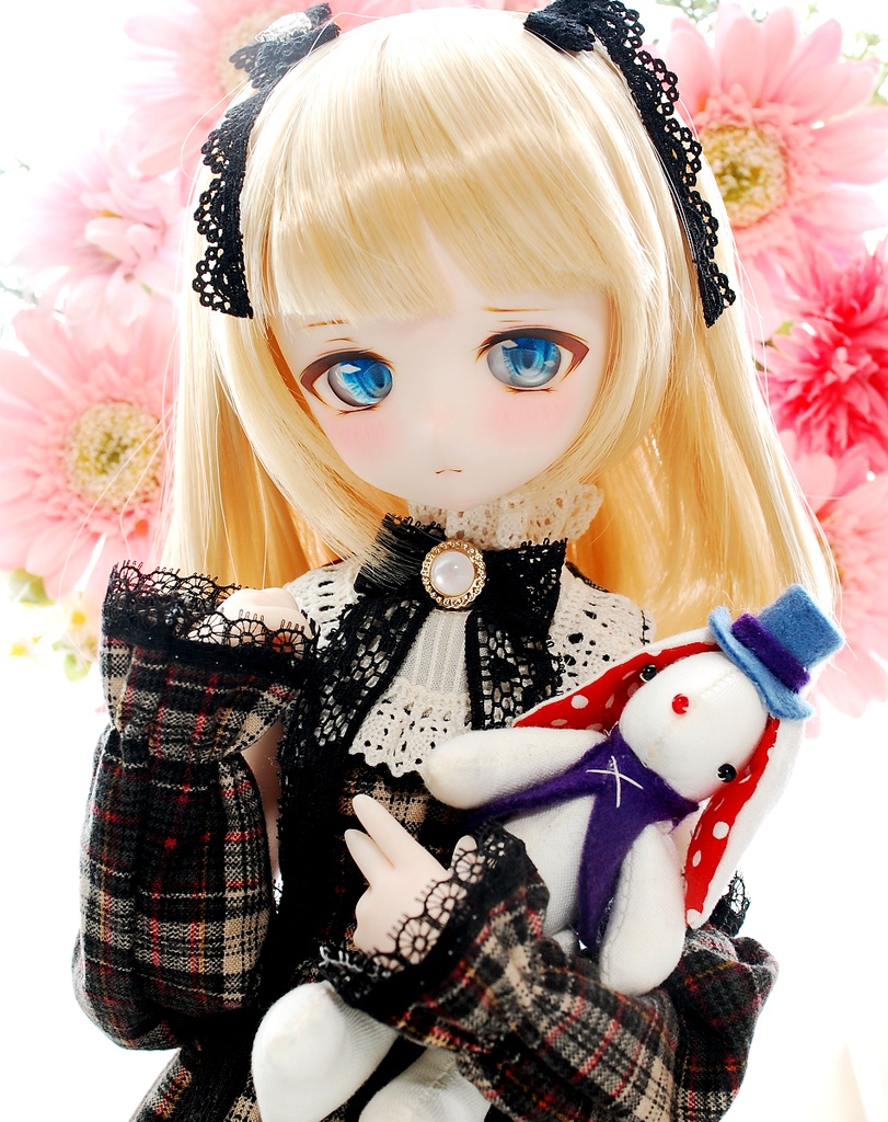 DDH-01(セミホワイト肌)カスタムヘッド+自作レジンアイ1組