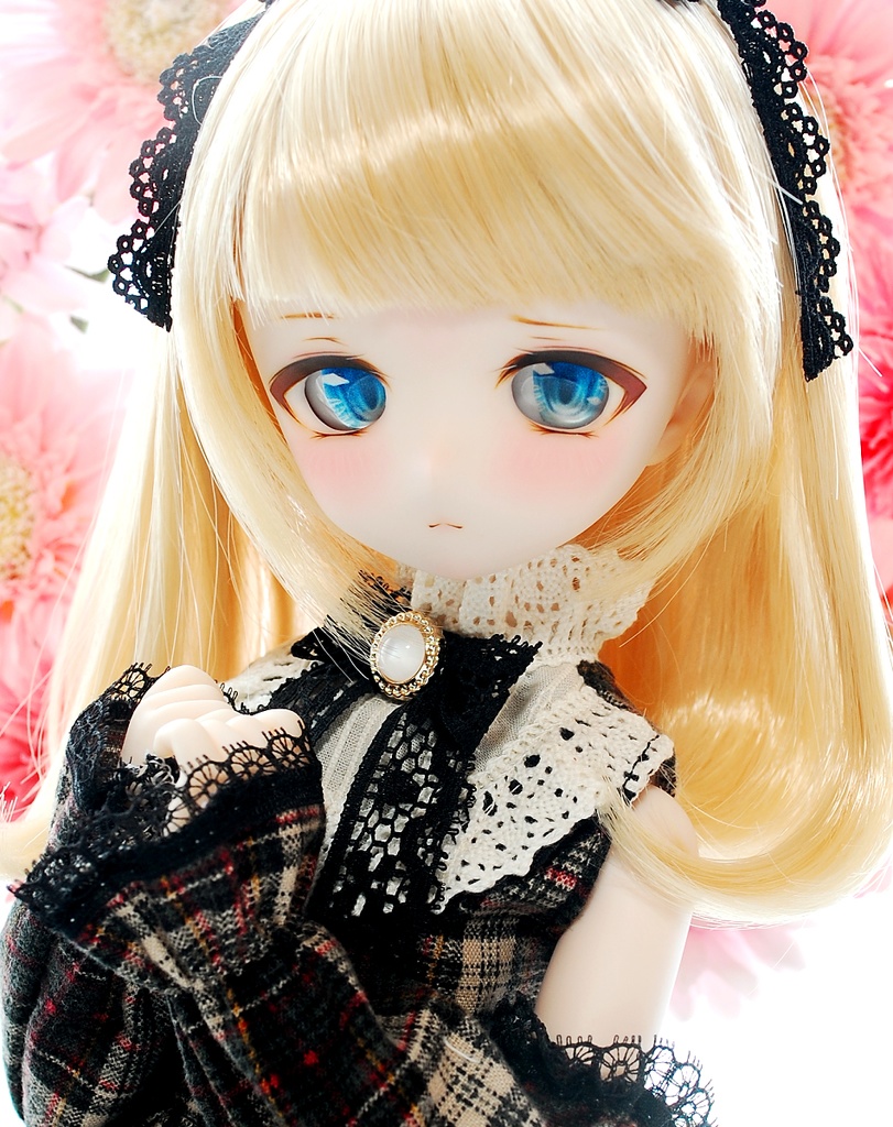 DDH-01(セミホワイト肌)カスタムヘッド+自作レジンアイ1組