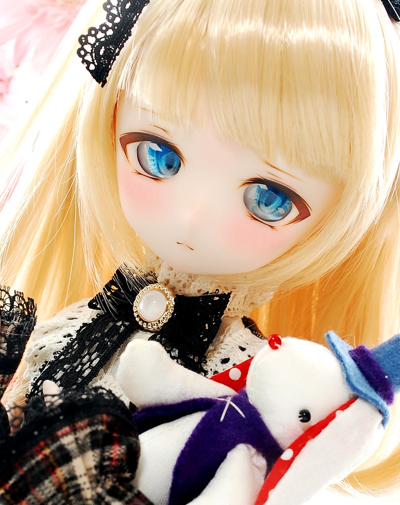 DDH-01(セミホワイト肌)カスタムヘッド+自作レジンアイ1組