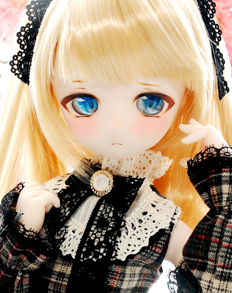 DDH-01(セミホワイト肌)カスタムヘッド+自作レジンアイ1組