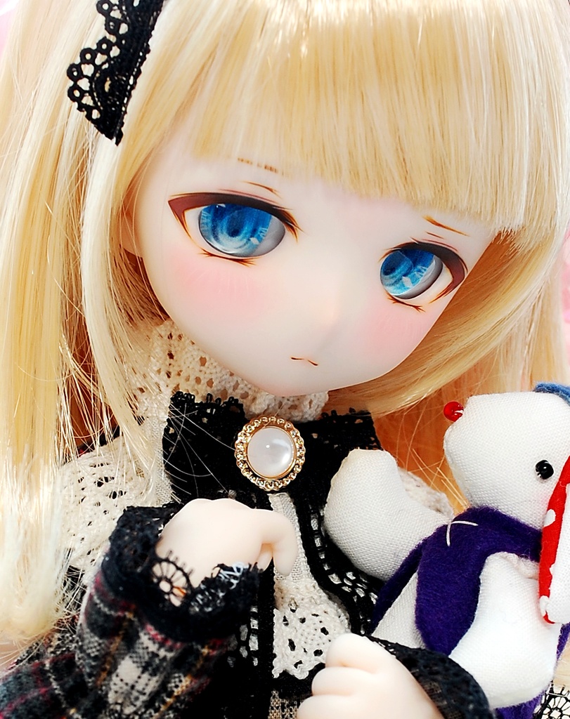 DDH-01（セミホワイト肌）カスタムヘッド+自作レジンアイ1組