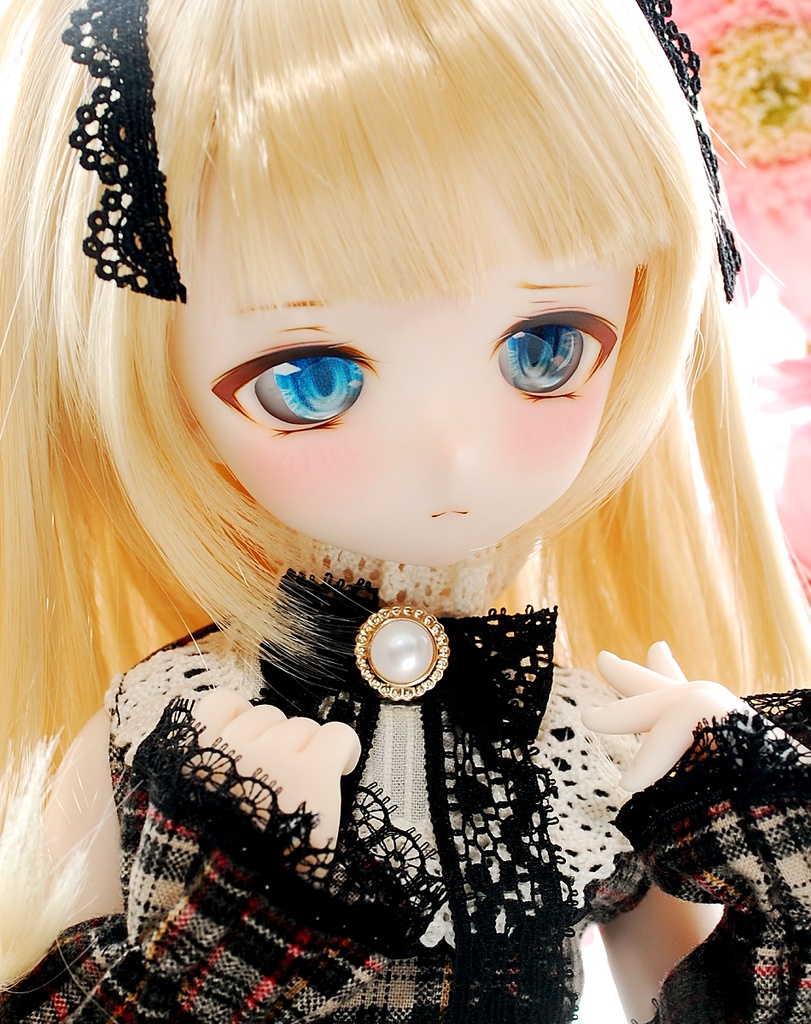 DDH-01(セミホワイト肌)カスタムヘッド+自作レジンアイ1組