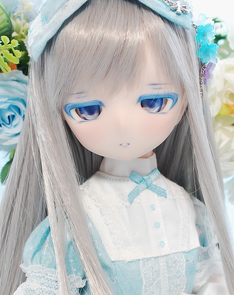 【値下げ】DDH-01(セミホワイト肌)カスタムヘッド+自作レジンアイ2組+チョーカー1つ