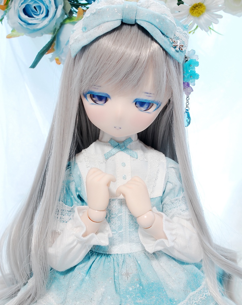 【値下げ】DDH-01(セミホワイト肌)カスタムヘッド+自作レジンアイ2組+チョーカー1つ