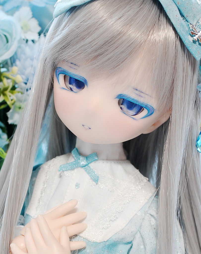 【値下げ】DDH-01(セミホワイト肌)カスタムヘッド+自作レジンアイ2組+チョーカー1つ