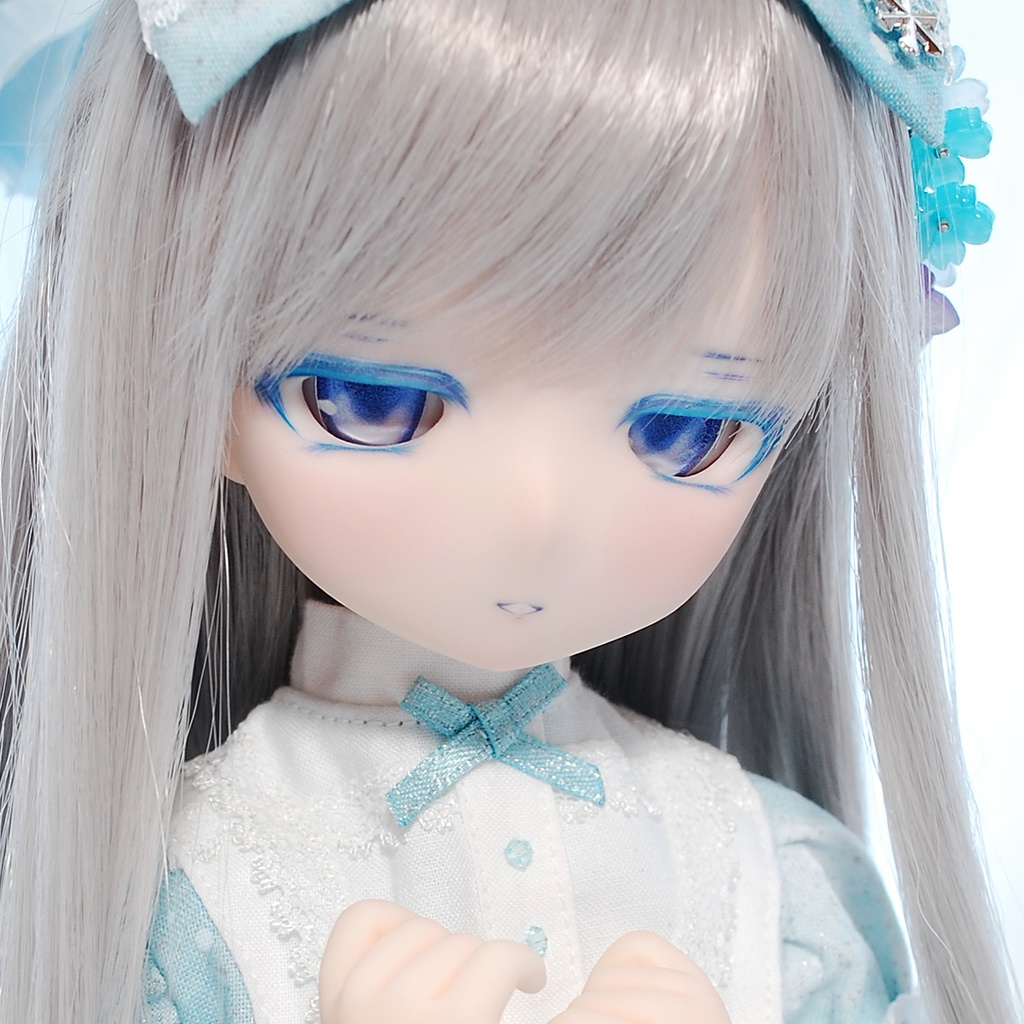 【値下げ】DDH-01（セミホワイト肌）カスタムヘッド+自作レジンアイ2組+チョーカー1つ