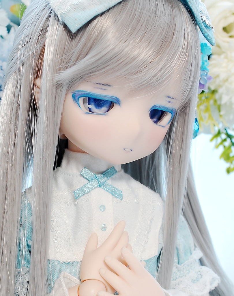 【値下げ】DDH-01(セミホワイト肌)カスタムヘッド+自作レジンアイ2組+チョーカー1つ