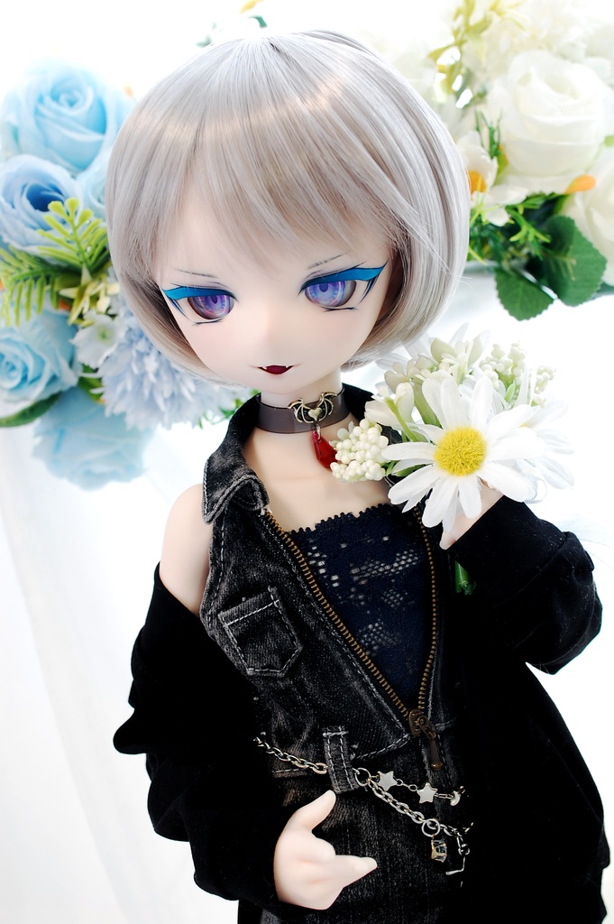 【12/7(日)20時から販売】DDH-01(セミホワイト肌)カスタムヘッド+自作レジンアイ1組+アクセサリー1個