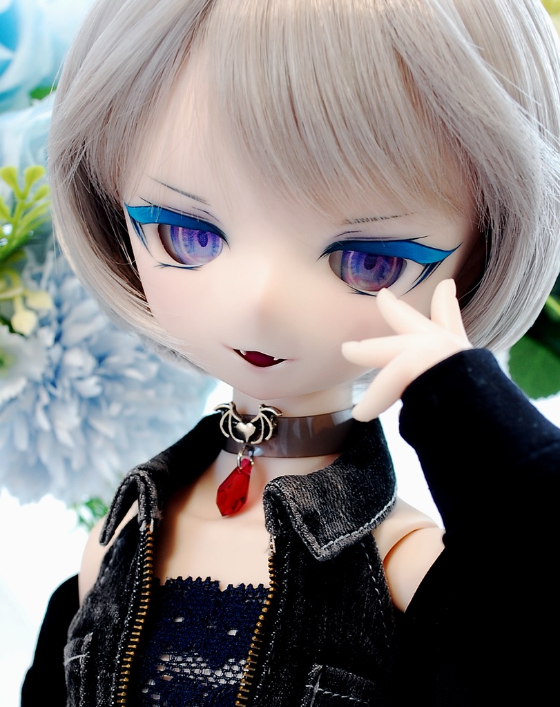 【12/7(日)20時から販売】DDH-01(セミホワイト肌)カスタムヘッド+自作レジンアイ1組+アクセサリー1個