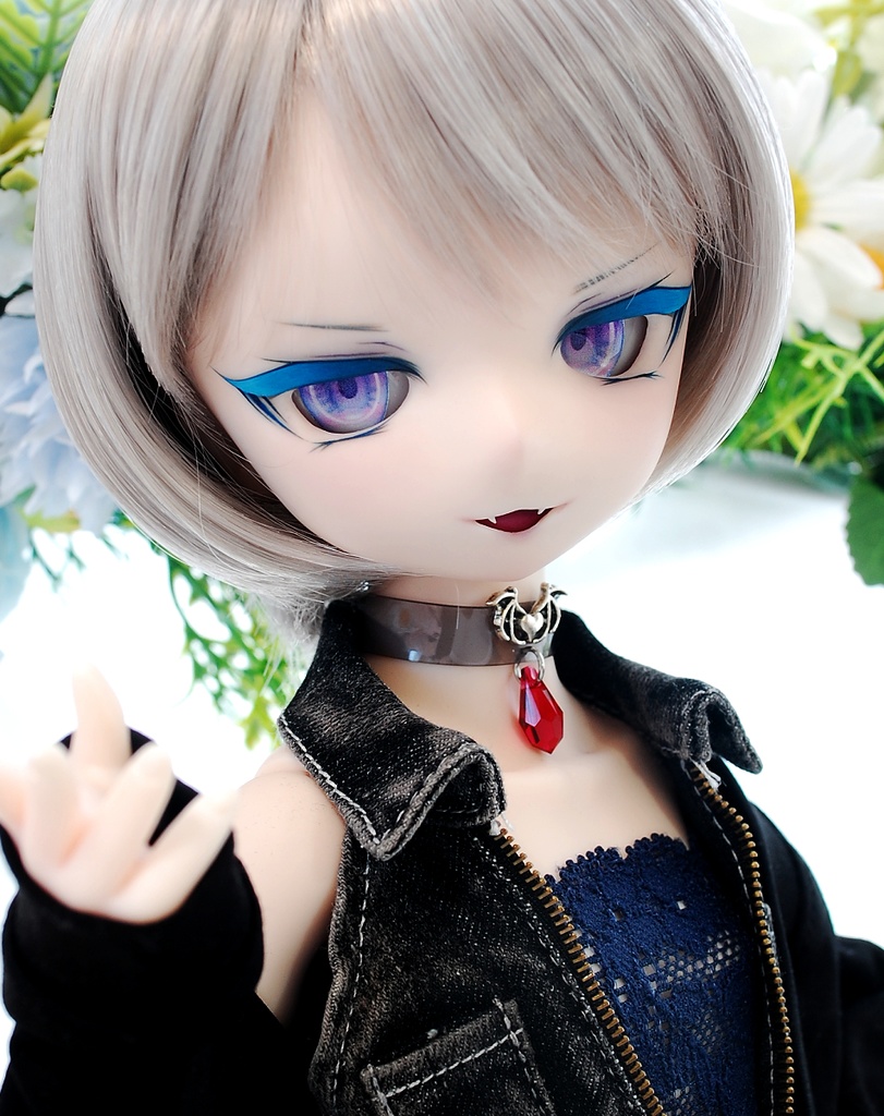 【12/7(日)20時から販売】DDH-01(セミホワイト肌)カスタムヘッド+自作レジンアイ1組+アクセサリー1個