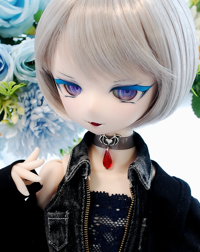 【12/7(日)20時から販売】DDH-01(セミホワイト肌)カスタムヘッド+自作レジンアイ1組+アクセサリー1個