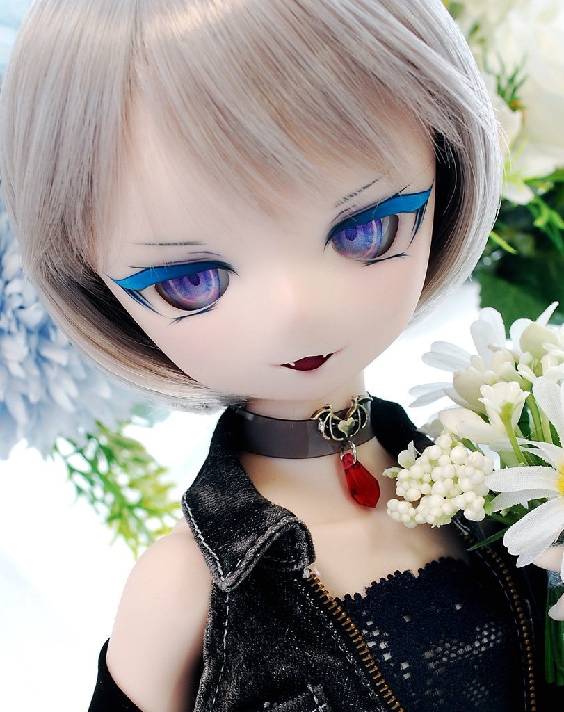 【12/7(日)20時から販売】DDH-01(セミホワイト肌)カスタムヘッド+自作レジンアイ1組+アクセサリー1個