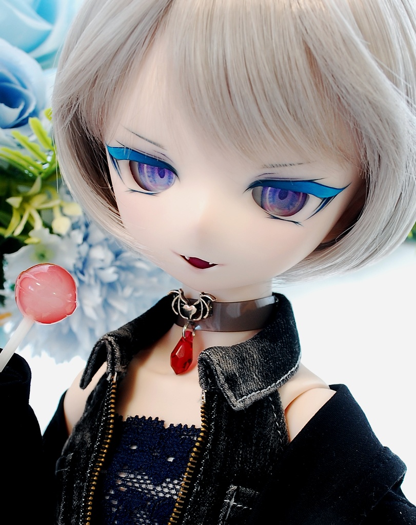 【12/7(日)20時から販売】DDH-01(セミホワイト肌)カスタムヘッド+自作レジンアイ1組+アクセサリー1個