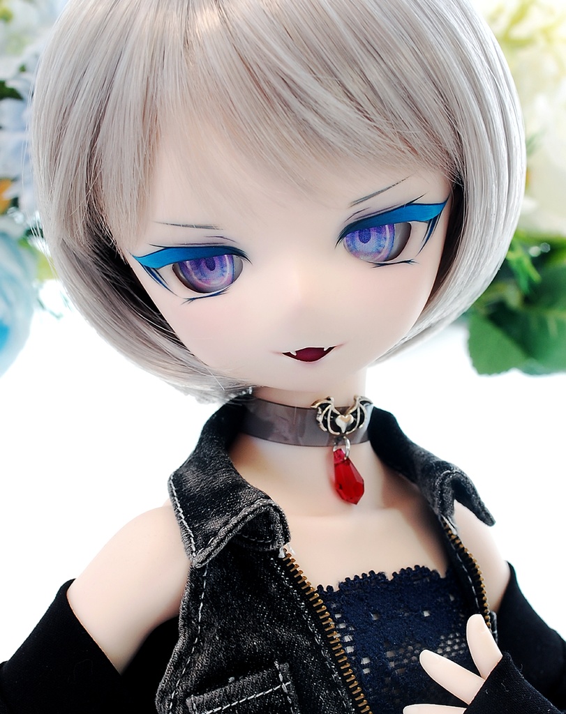 【12/7(日)20時から販売】DDH-01(セミホワイト肌)カスタムヘッド+自作レジンアイ1組+アクセサリー1個