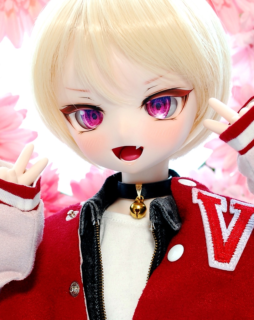 DDH-01(セミホワイト肌)カスタムヘッド+自作レジンアイ1組+自作チョーカー1個