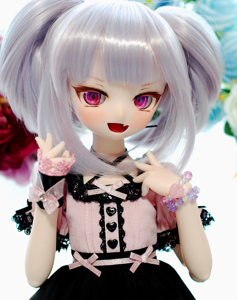【3/1(日)20時に値下げ予定】DDH-01(セミホワイト肌)カスタムヘッド+自作レジンアイ1組+自作チョーカー1個&ブレスレット2個