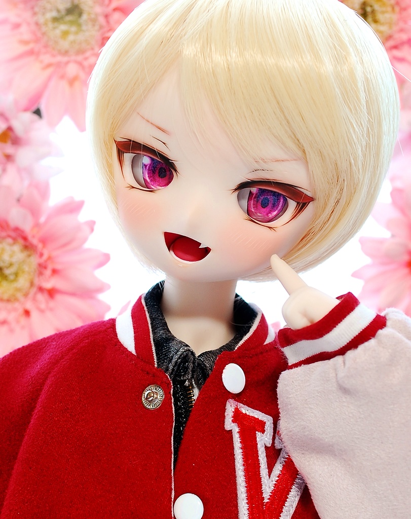 DDH-01(セミホワイト肌)カスタムヘッド+自作レジンアイ1組+自作チョーカー1個