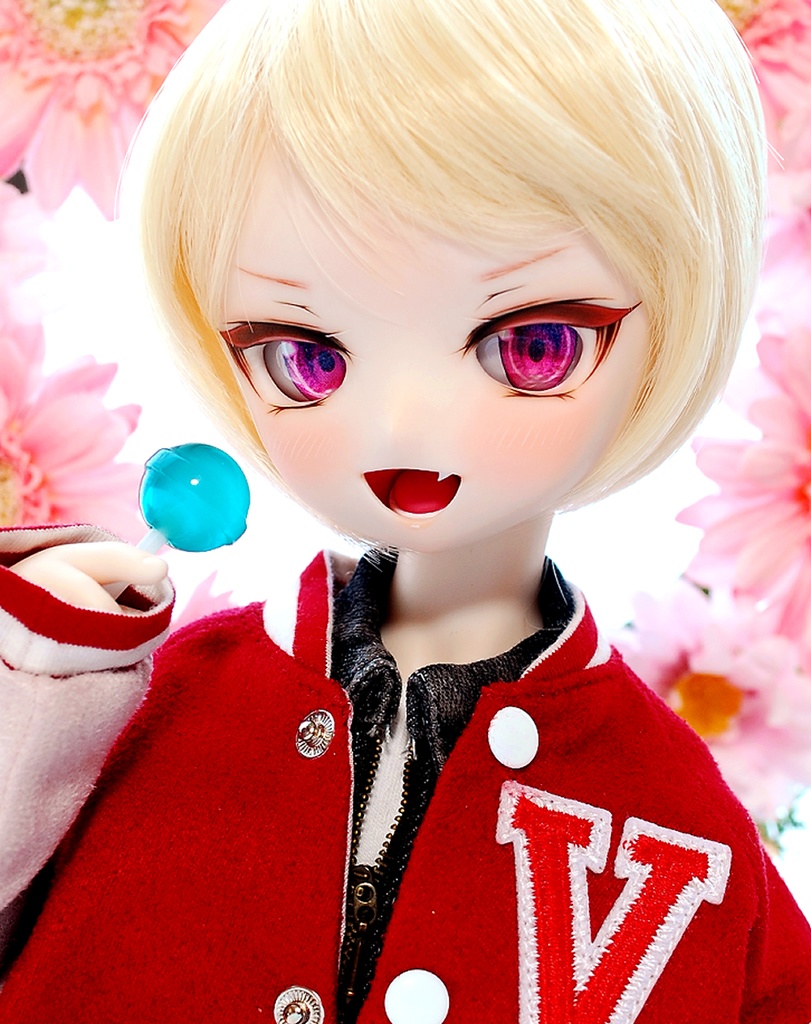 DDH-01(セミホワイト肌)カスタムヘッド+自作レジンアイ1組+自作チョーカー1個