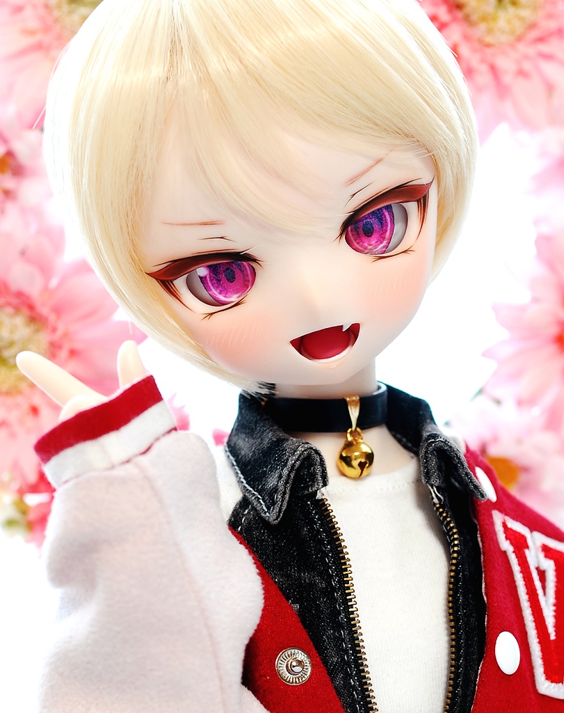 DDH-01(セミホワイト肌)カスタムヘッド+自作レジンアイ1組+自作チョーカー1個