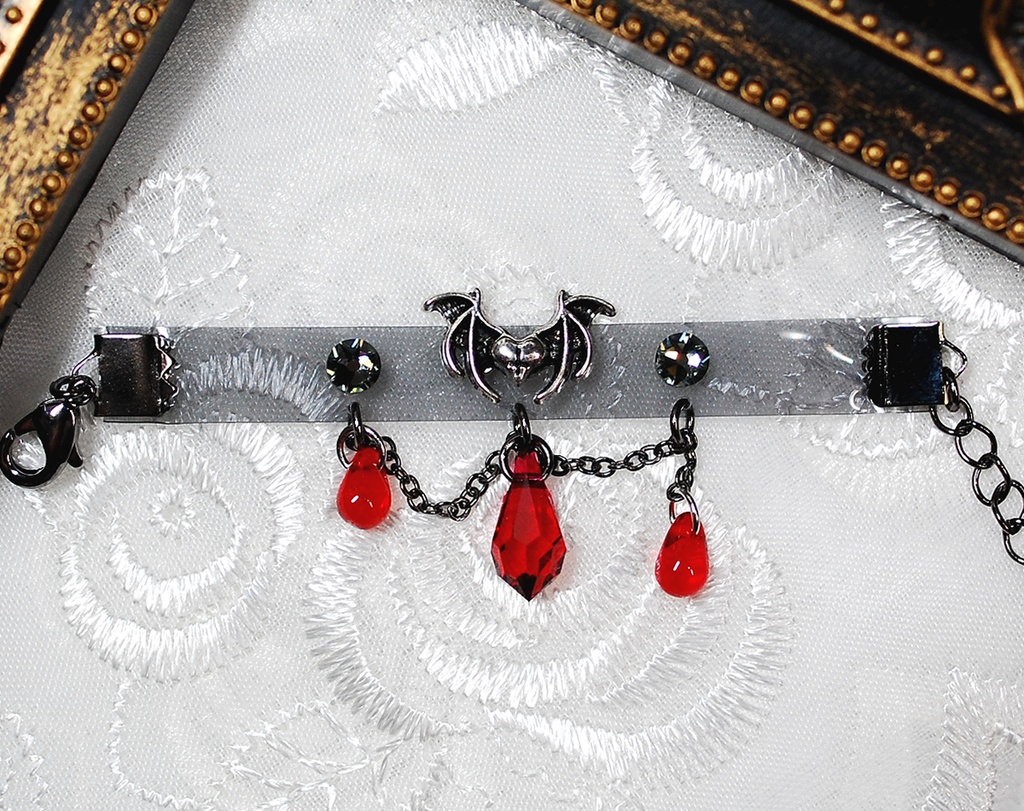 Bats&Redチョーカー