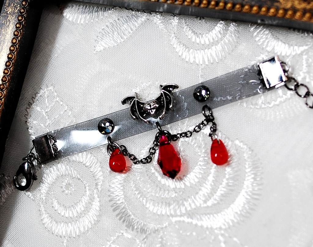 Bats&Redチョーカー