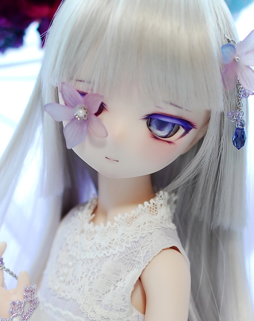 【3/15(日)20:00から販売】DDH-01(セミホワイト肌)カスタムヘッド+自作レジンアイ1組+アクセサリー類
