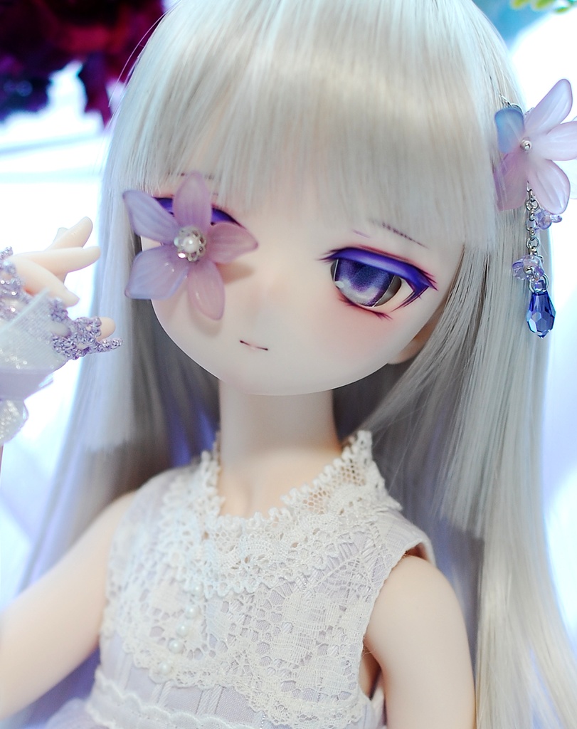 【3/15(日)20:00から販売】DDH-01(セミホワイト肌)カスタムヘッド+自作レジンアイ1組+アクセサリー類