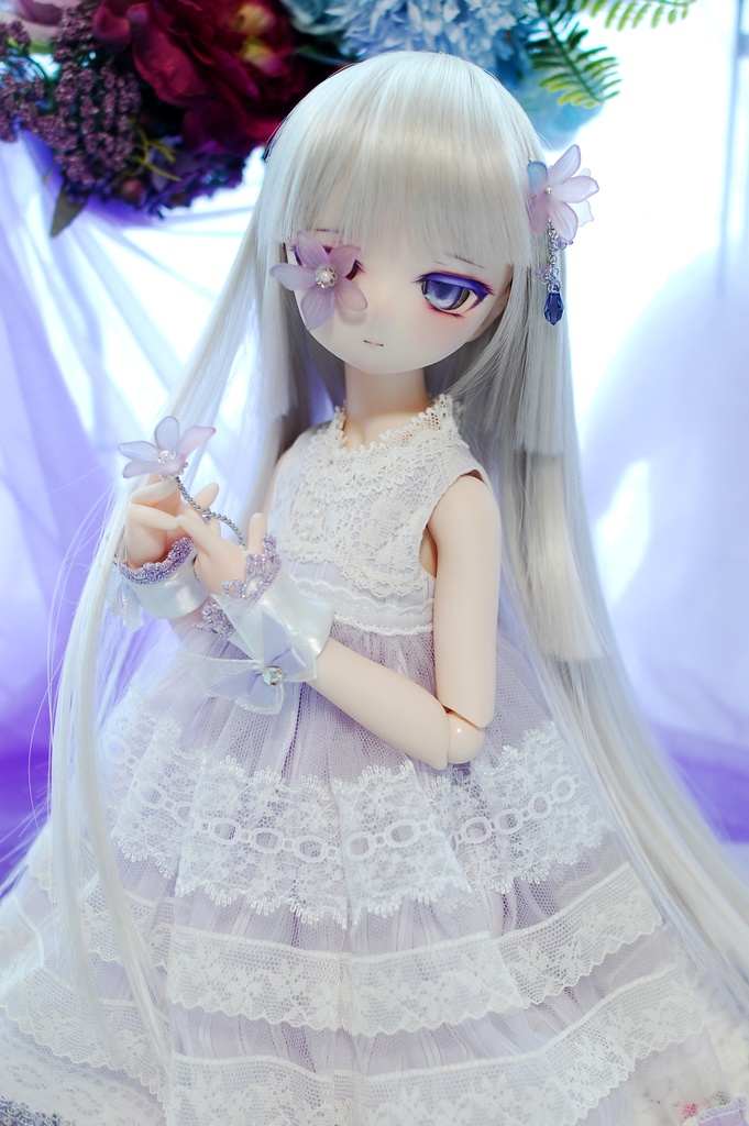 【3/15(日)20:00から販売】DDH-01(セミホワイト肌)カスタムヘッド+自作レジンアイ1組+アクセサリー類