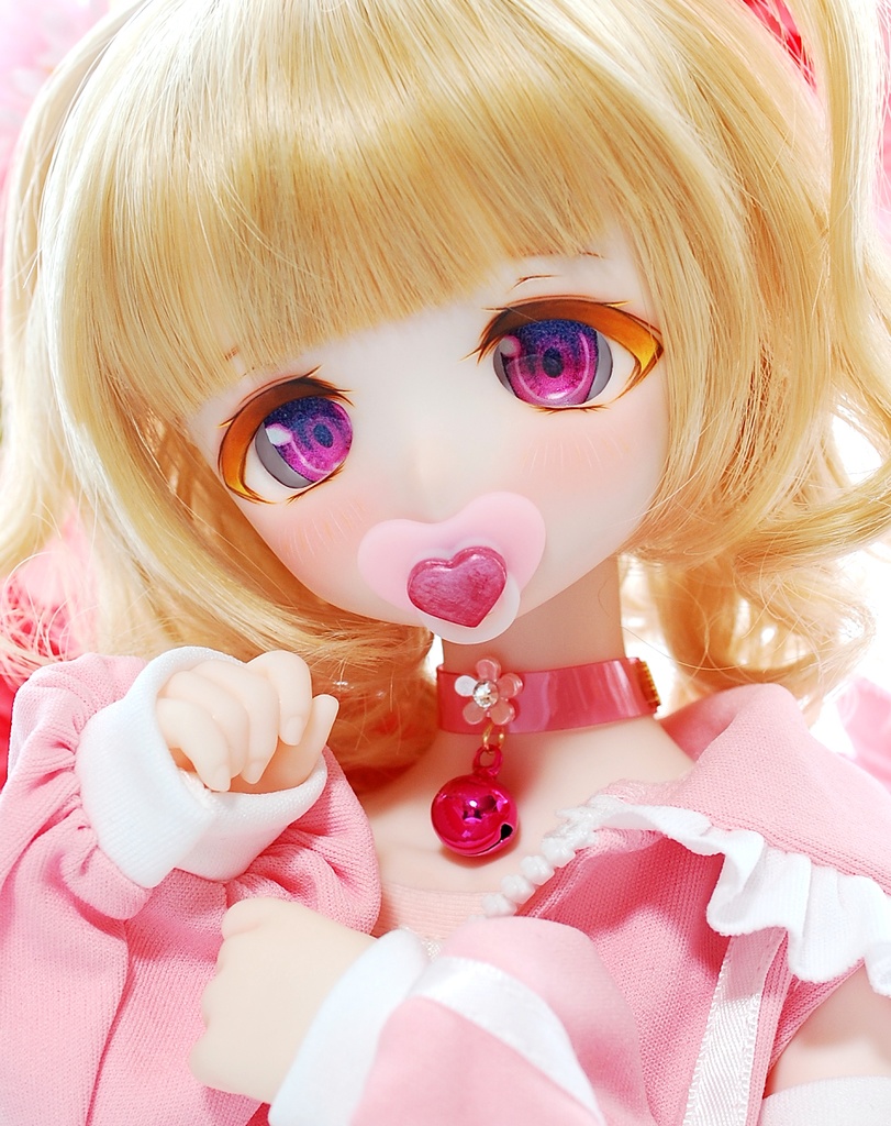 【Sold out】可愛らしさ全開✨️ / Full of Cuteness|DDH-01(セミホワイト肌)カスタムヘッド+レジンアイ+舌パーツ+おしゃぶり+チョーカー