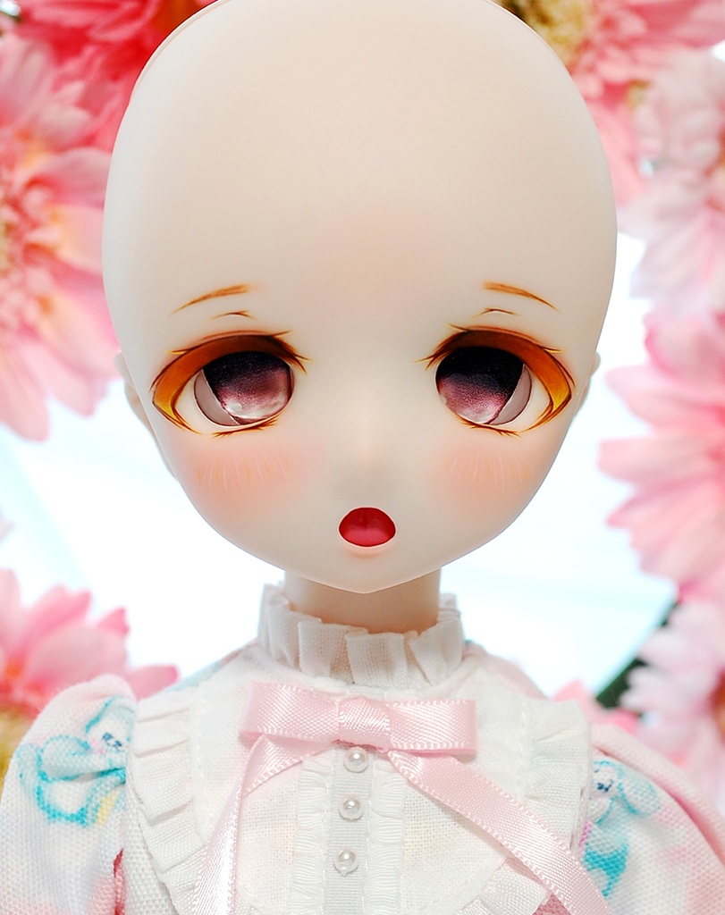DDH-01(セミホワイト肌)カスタムヘッド+自作レジンアイ1組