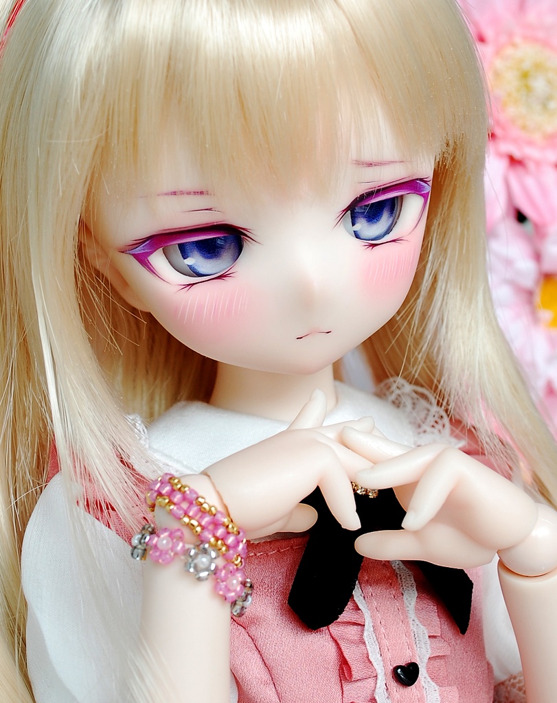 【9/13(日)20時から販売】愛らしいツンデレさん/   Adorable Tsundere  DDH-01（セミホワイト肌）カスタムヘッド+自作レジンアイ+自作ブレスレット2個