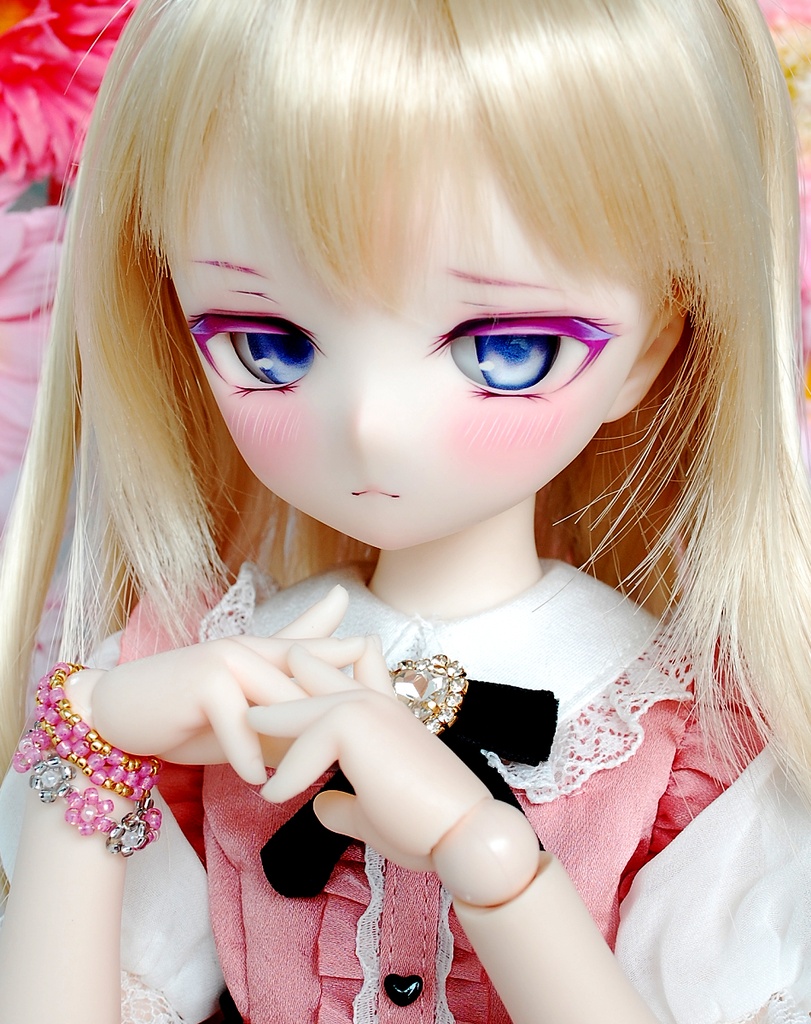 【9/13(日)20時から販売】愛らしいツンデレさん/   Adorable Tsundere  DDH-01（セミホワイト肌）カスタムヘッド+自作レジンアイ+自作ブレスレット2個