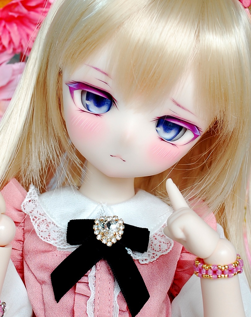【9/13(日)20時から販売】愛らしいツンデレさん/   Adorable Tsundere  DDH-01（セミホワイト肌）カスタムヘッド+自作レジンアイ+自作ブレスレット2個